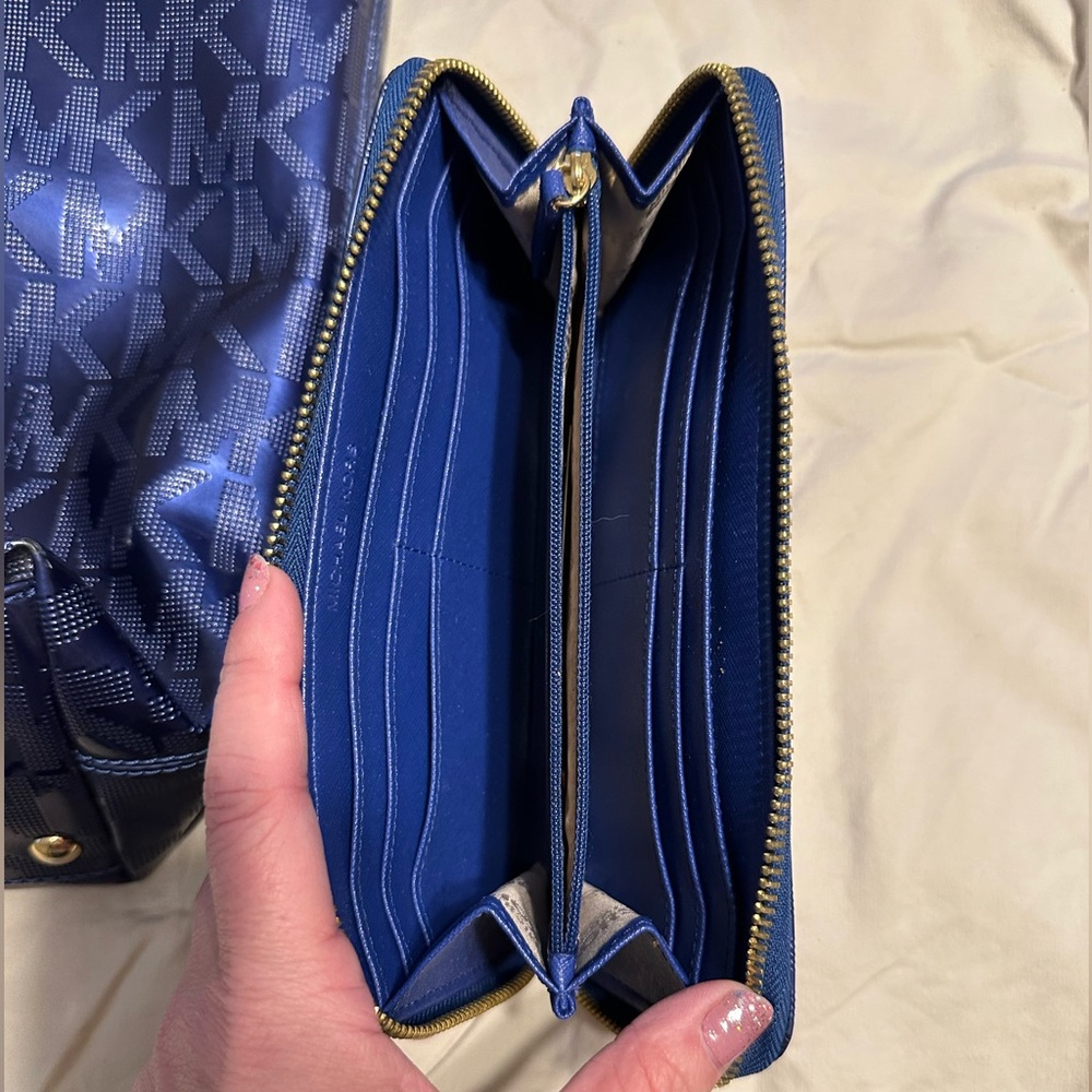 Michael Kors metallic blue bag with matching wallet - Picture 7 of 11